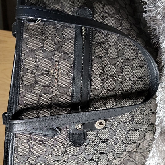 Authentic Coach bag - Picture 3 of 6
